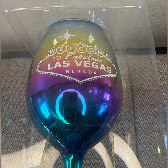 Welcome to Fabulous Las Vegas Nevada Colored Wine Glass - Picture 14 of 15
